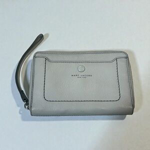 Marc Jacobs New York Gray Leather Wristlet Wallet Zip Around